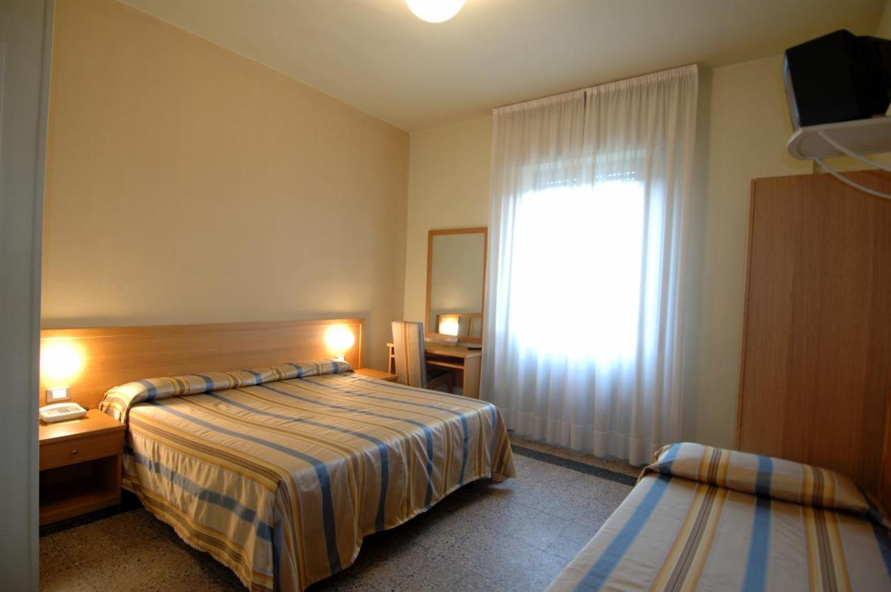 Hotel Moderno Pisa Habitación foto