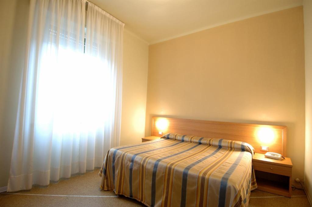 Hotel Moderno Pisa Habitación foto
