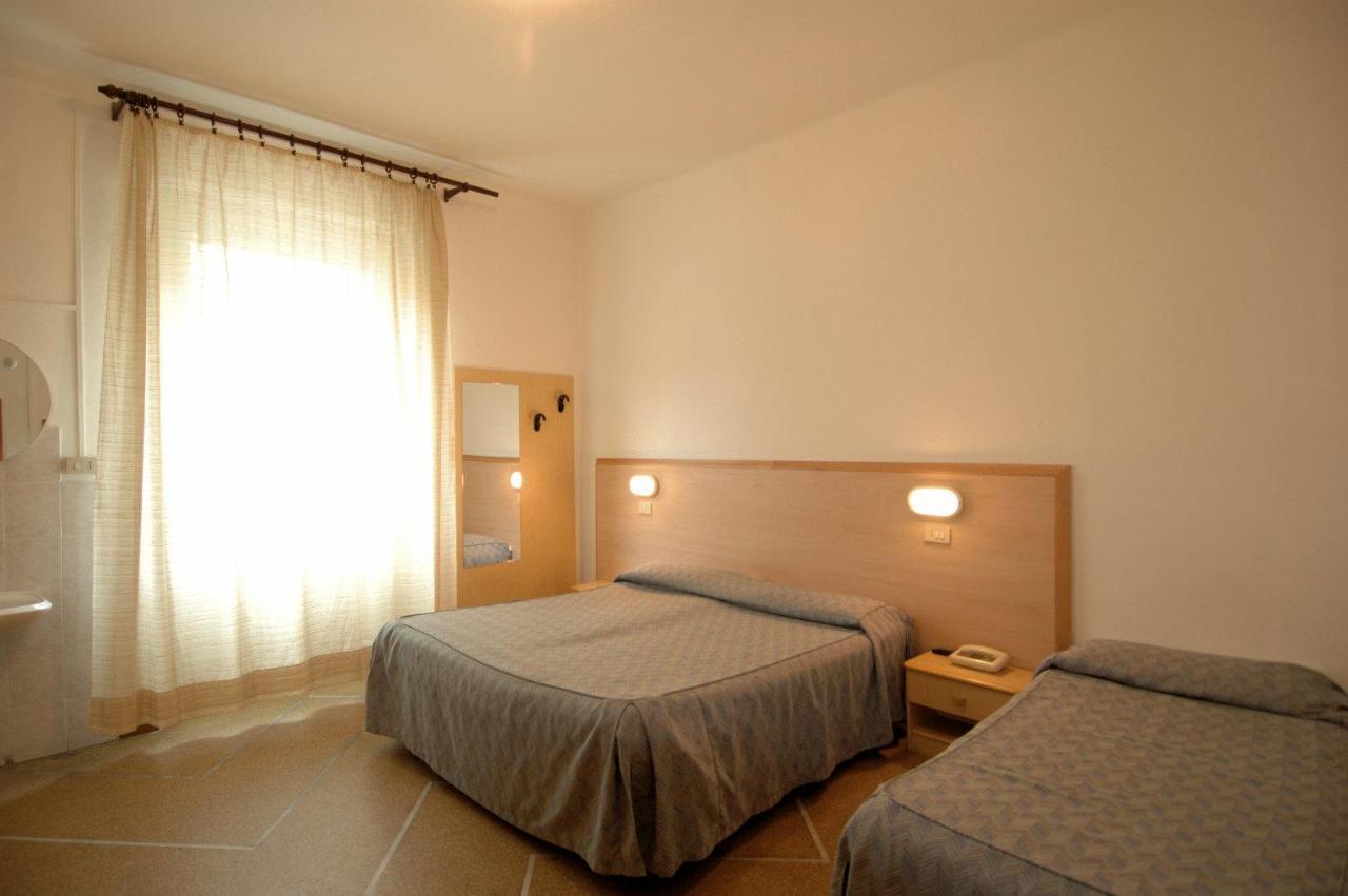 Hotel Moderno Pisa Habitación foto